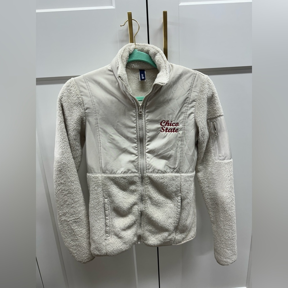 Chico state fuzzy women’s zip up. Beige.